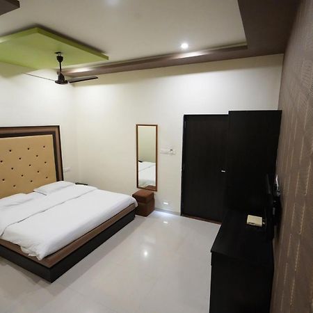 Hotel Ravi Residency Nadiād 外观 照片
