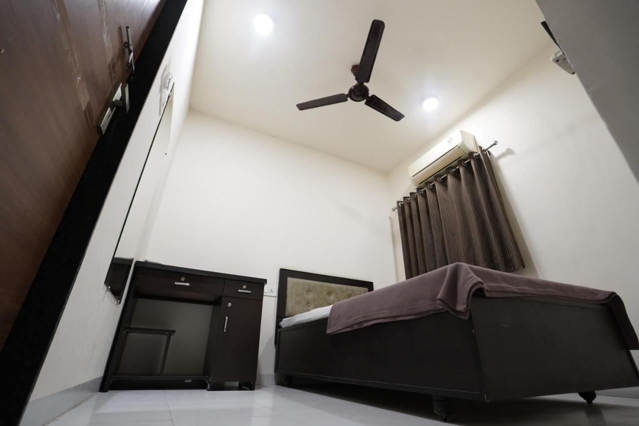 Hotel Ravi Residency Nadiād 外观 照片